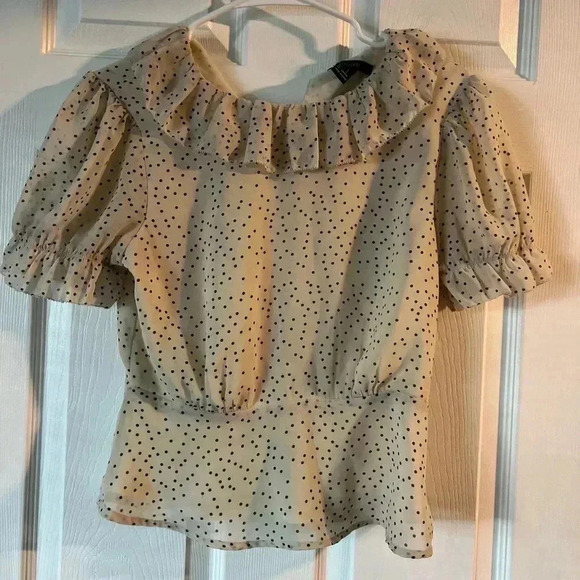 Forever 21 Tops - Forever 21 Women’s Polka Dot Blouse. Size Small